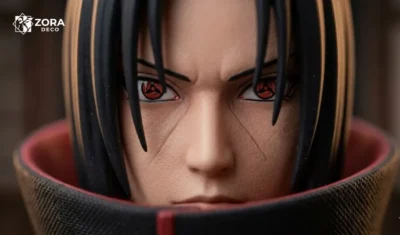 Cận cảnh khuôn mặt mô hình Itachi với đôi mắt Sharingan và Mangekyou Sharingan sắc nét